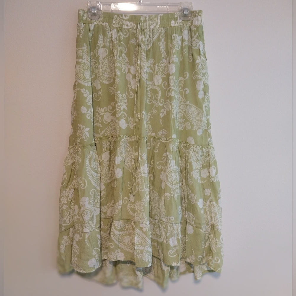 Mlle Gabriel Green & White Paisley Floral Print High Low Tiered Midi Skirt